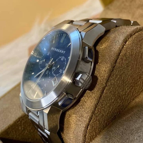 Burberry Men’s Blue Dial Stainless Watch
Swiss Made 
Sapphire Crystal - Picture 5 of 8